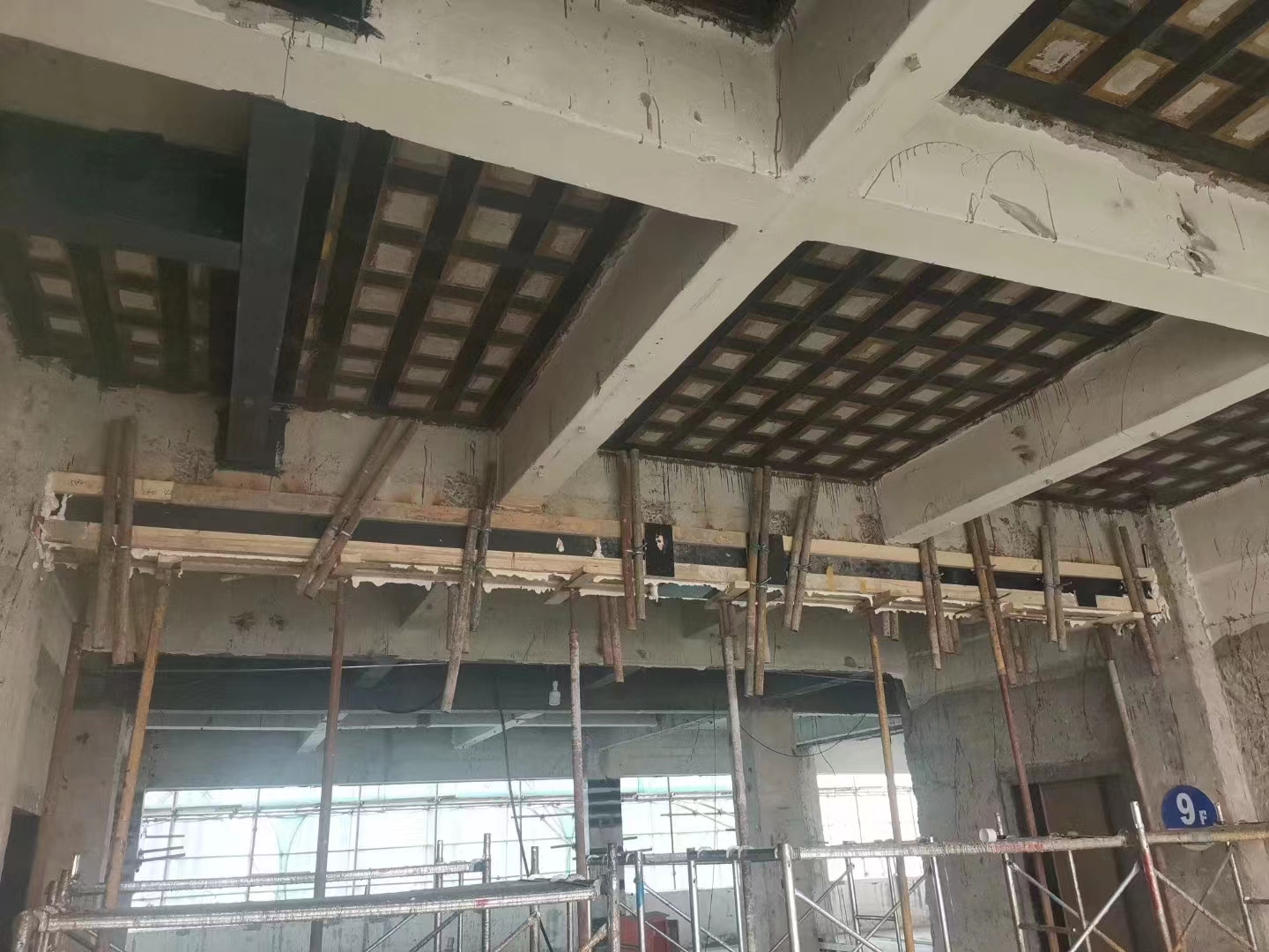 蘇州一超市樓板碳纖維加固